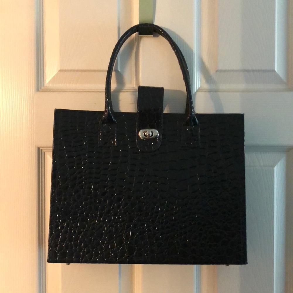 Pretty crocodile print business purse/tote style.